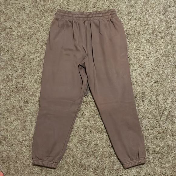 Mauve colored Fabletics joggers - Picture 2 of 2